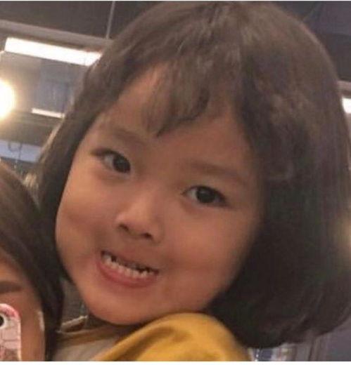 女人打架现场吃瓜,女人打架，吃瓜群众围观热议